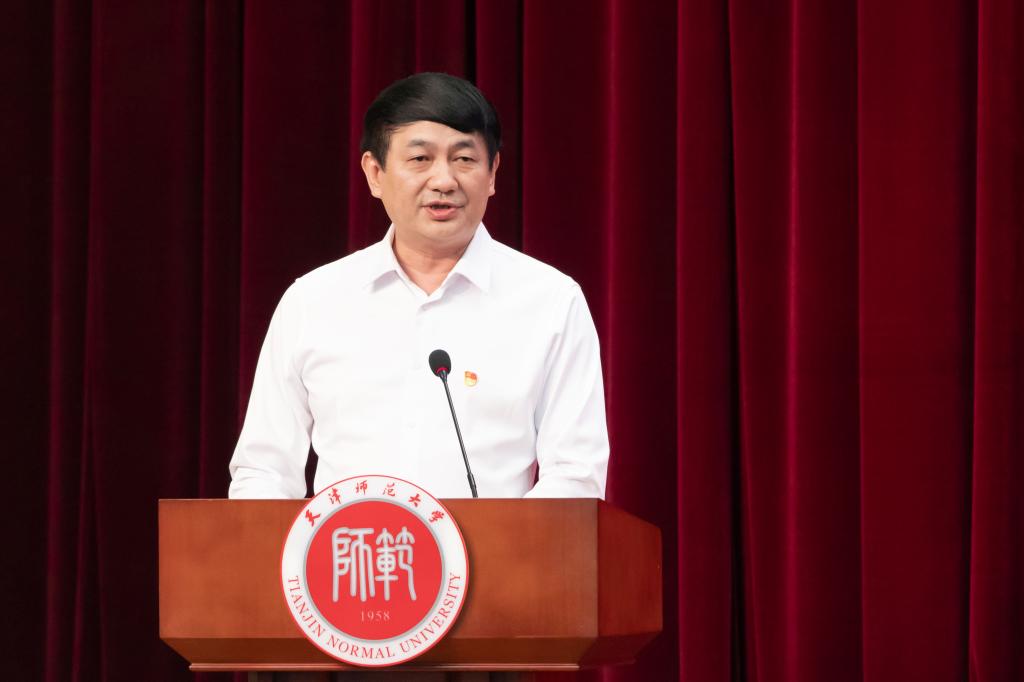 校长钟英华讲话
