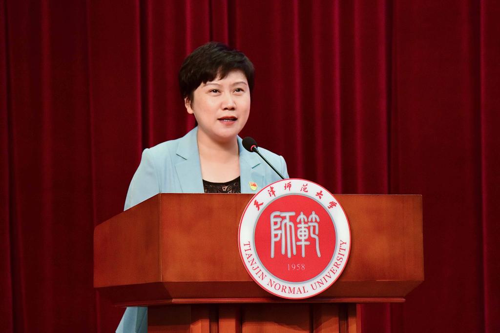校党委书记张玲讲话